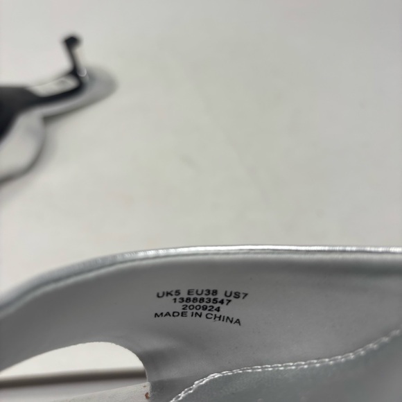 NWT Asos Design Hyper Kitten Heeled Open Toe Mules in Silver Size 7 - Picture 5 of 5